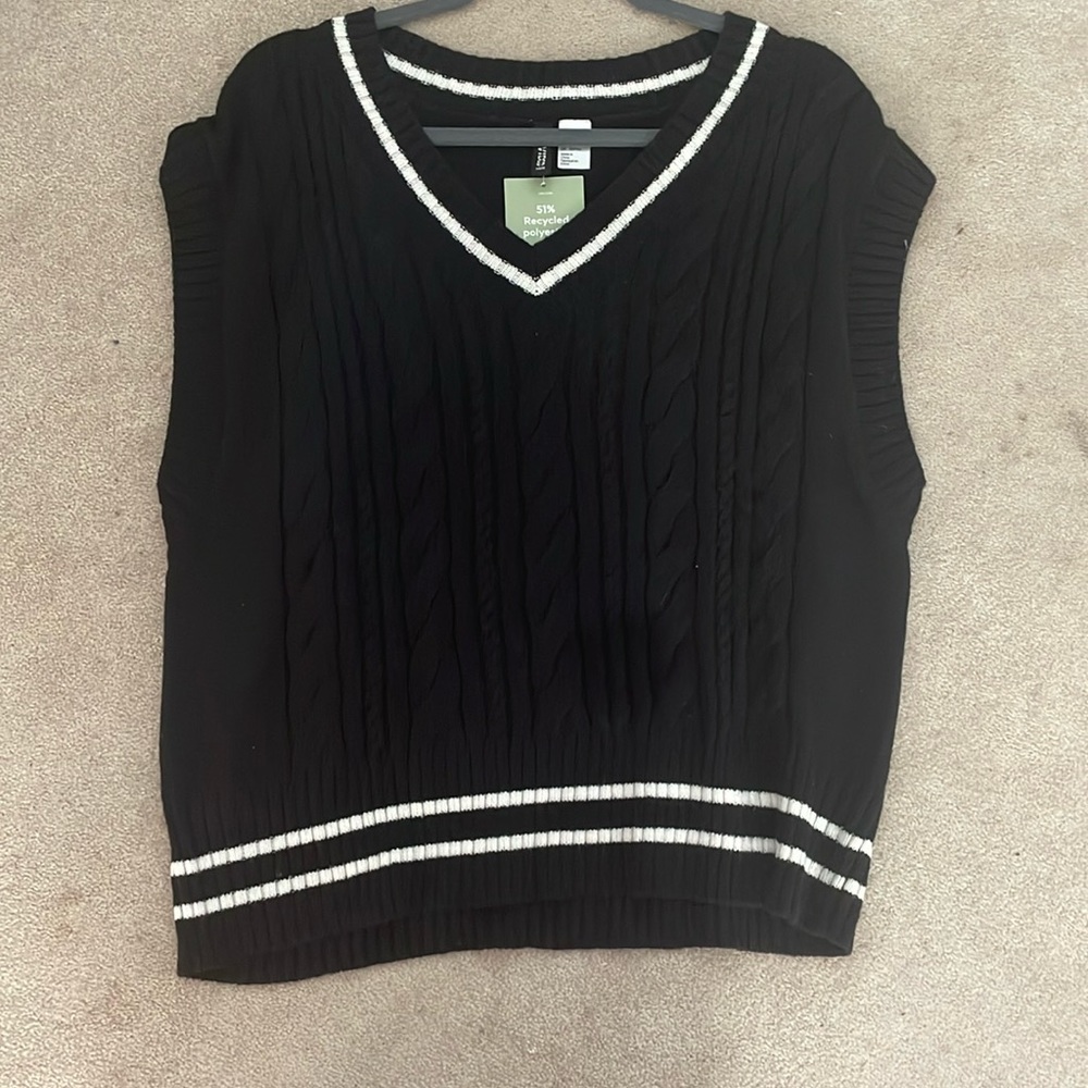 Black and white H&M sweater vest